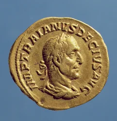 Aureus (avers) de Trajan Dèce, drapé, portant une couronne de laurier
